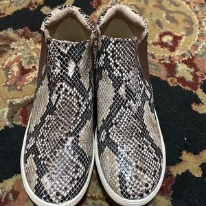 Women’s Snakeskin casual shoes